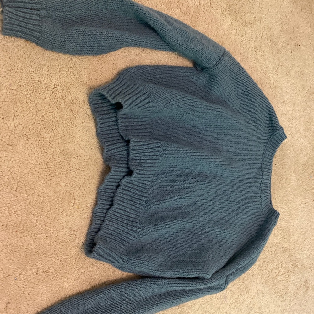 Cropped blue sweater